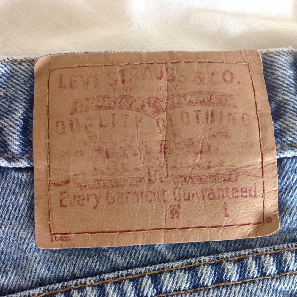1990s LEVIS acid washed short jean shorts - Picture 5 of 7